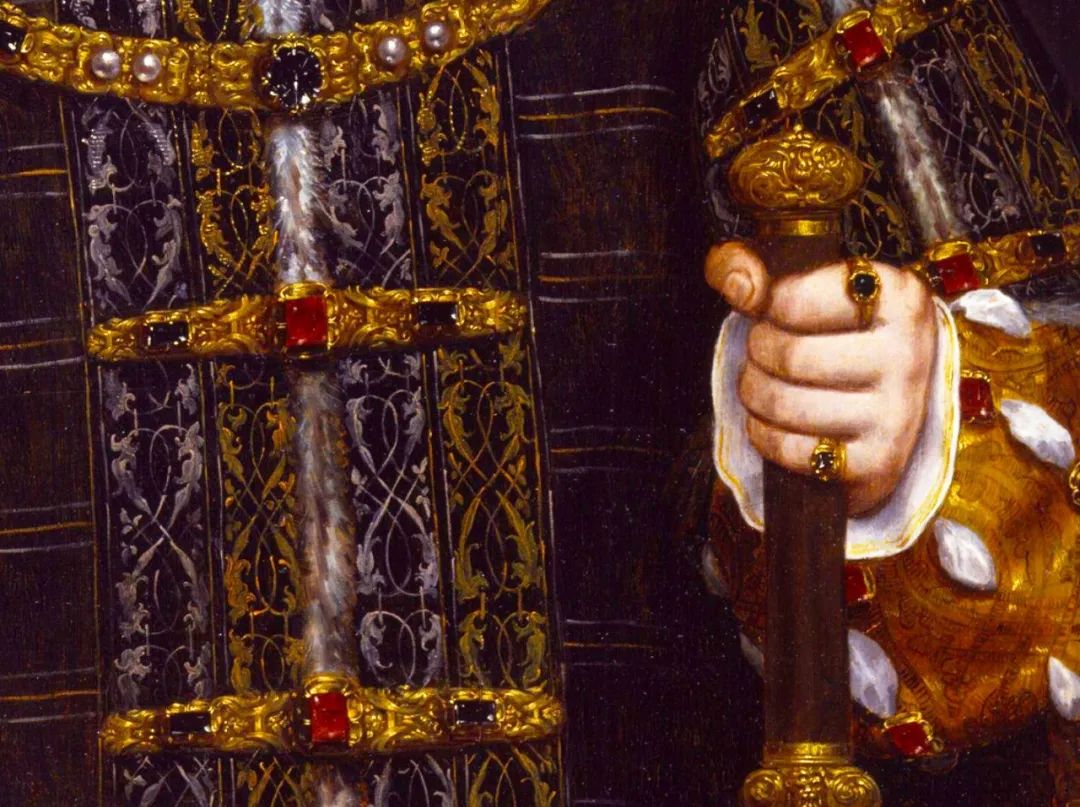 珍珠当牙签，红宝石镶圣经，还是Gucci和香奈儿的灵感缪斯