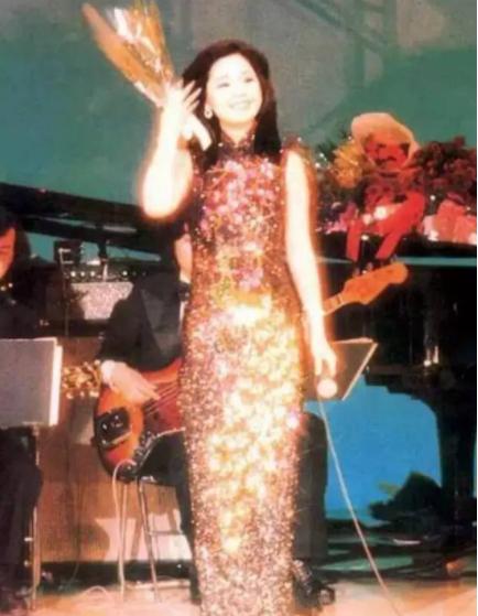 邓丽君坎坷爱情史,邓丽君的四段恋情和四首歌