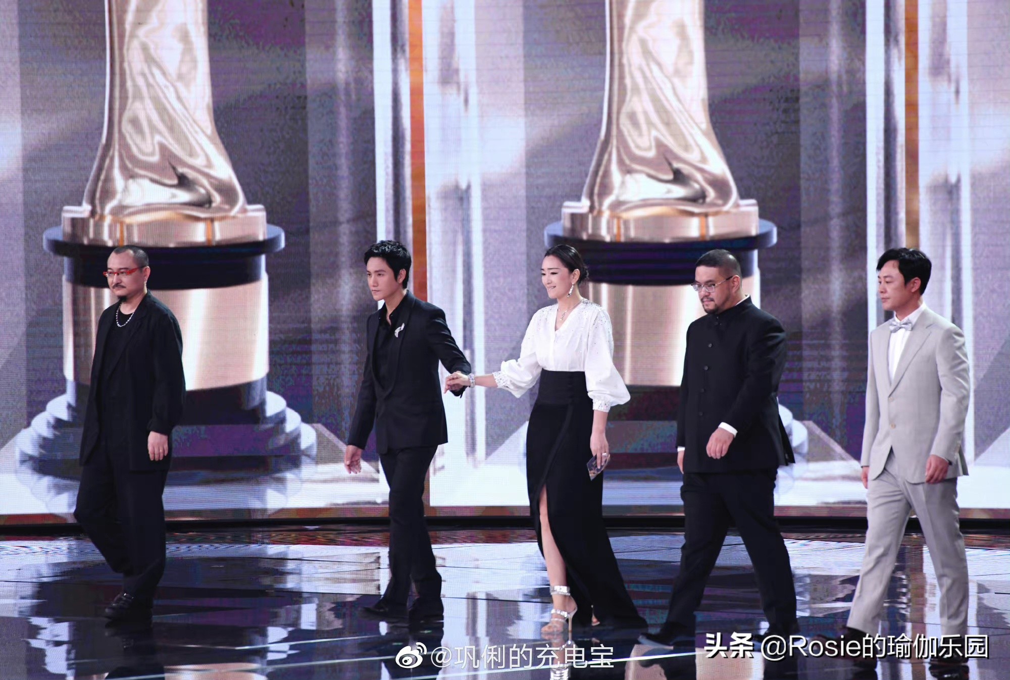 57岁巩俐怎样保持年轻呢,55岁的巩俐凭什么美炸了