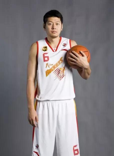 妻子去世后男子一夜白头,妻子去世老公一夜白头