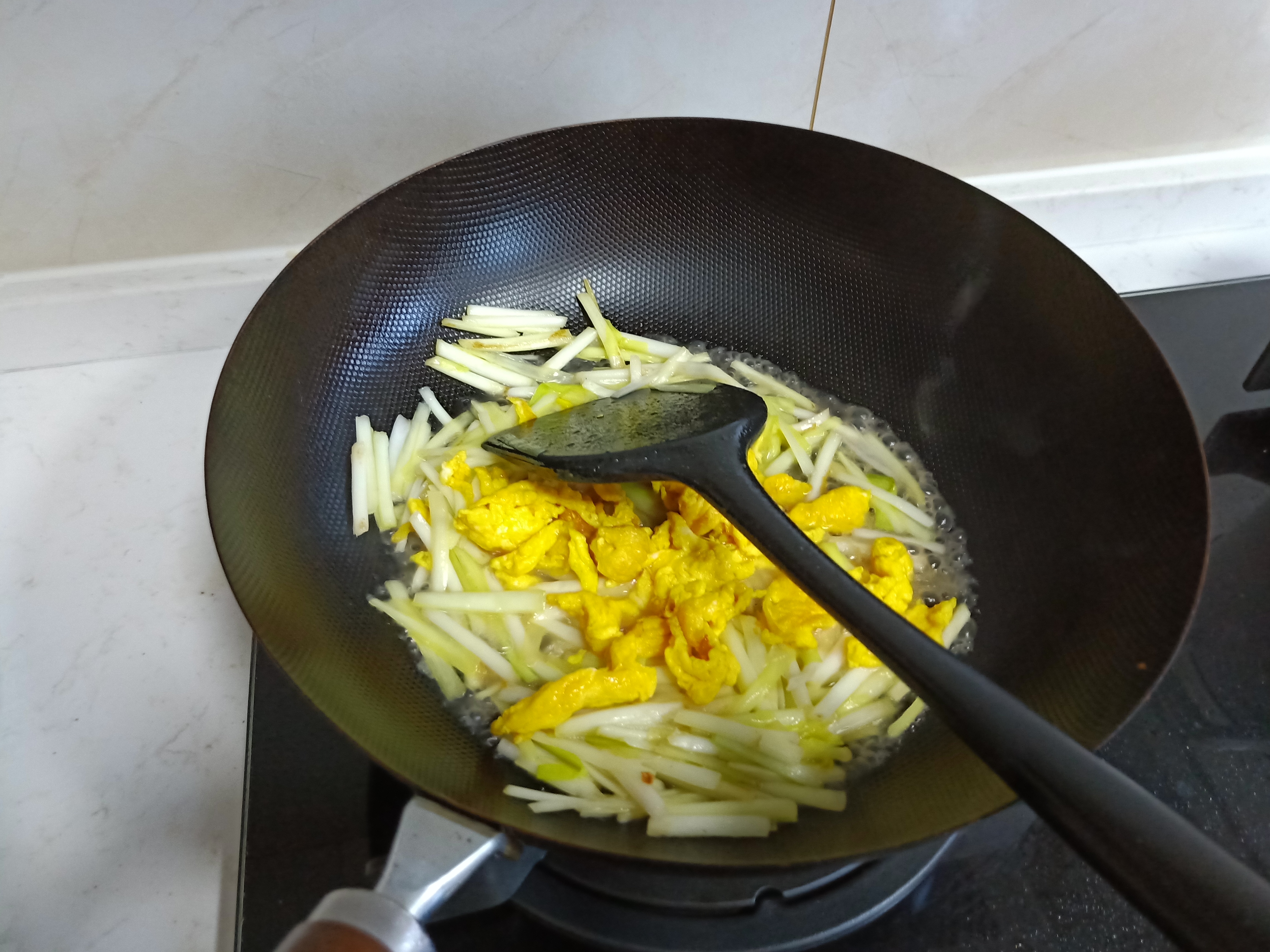 铁锅做饭如何炒才好吃,什么铁锅炒的菜香脆不粘锅