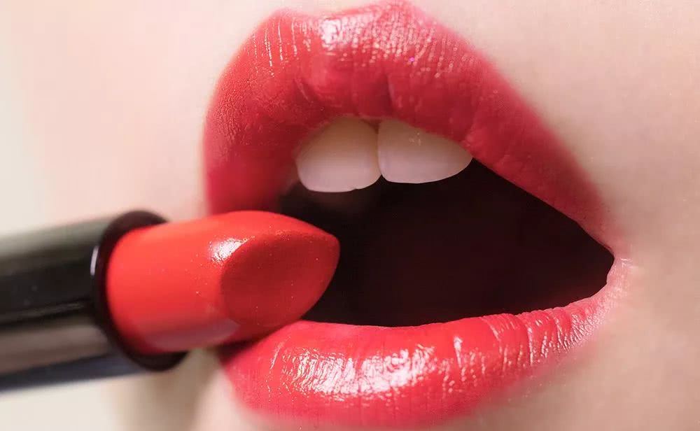 艾诗缇新品闪亮登场拥抱肌肤之美,艾诗缇高光