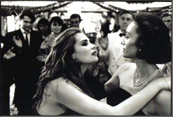 从情感色彩和细节三个层面解读,从色彩声音画面等角度鉴赏电影