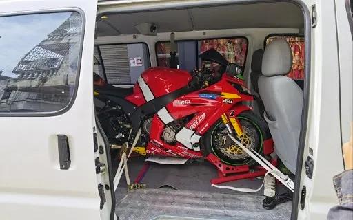 在路边捡到一个螺丝,捡到一个螺丝