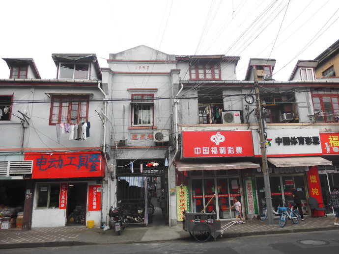 租界公园、跑狗场、卷烟厂，这条马路“活化石”太多