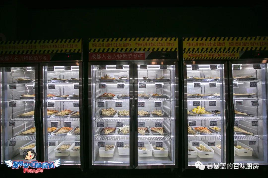 当成都老板爱上沈阳老雪,他开的串串香店锅底都有1瓶大绿棒