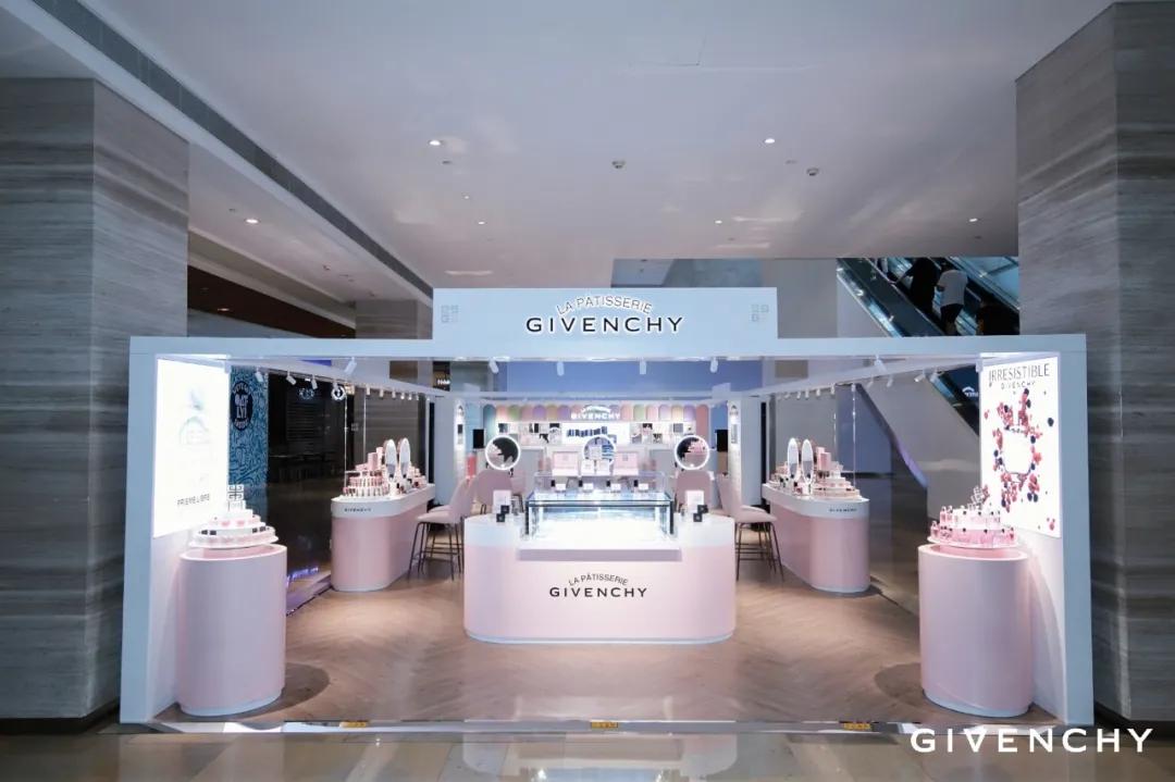 纪梵希高定绒雾妆容,纪梵希步入妆艺空间开启高定惊喜