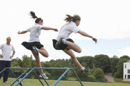 小男孩暴饮暴食变成300斤的大胖子,男童6岁就开始长胖了怎么处理