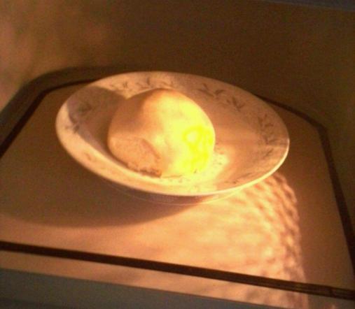 用微波炉加热馒头怎样才不会干硬,微波炉热的馒头为什么特别硬