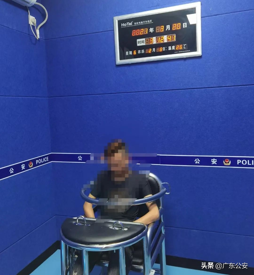 太疯狂男子醉驾冲卡险些撞到民警,男子醉驾强行冲卡致5人受伤