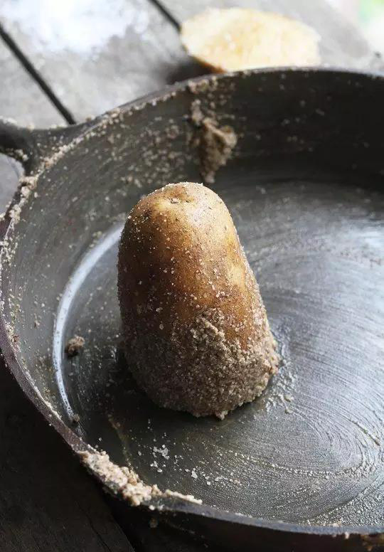 对生活上心的人，不该任由一口锅烧焦发黄（家庭锅具养护指南）