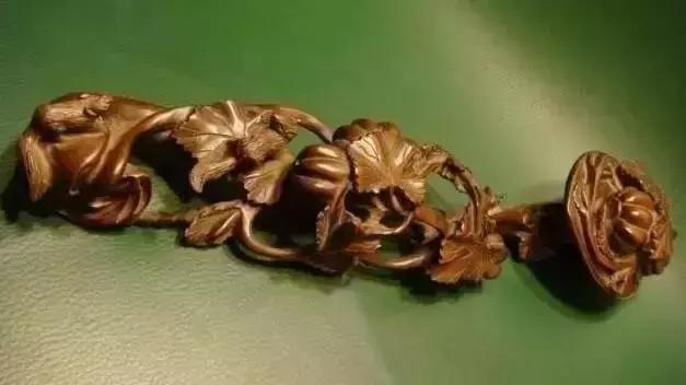 木雕兽头什么寓意,长颈鹿木雕婚礼摆件有什么寓意