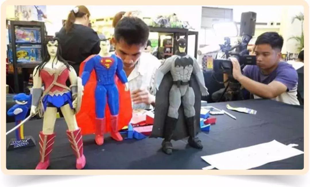 男孩毁了他的手办,亲手毁掉一个二次元手办