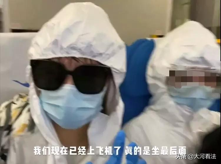 13岁男孩跟着飞机飞行1.5小时,14岁男孩躲在飞机里飞行一个小时