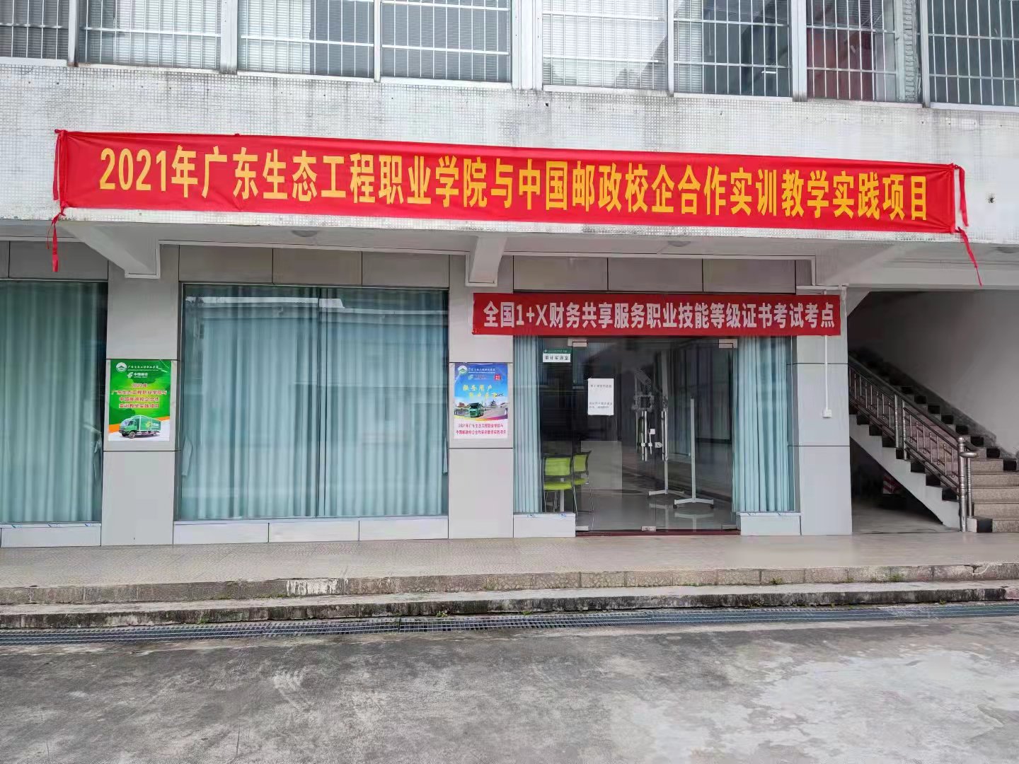 小贤的客服工作，虽然经历了不少酸甜苦辣，但具有使命感与责任感