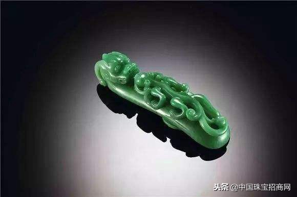 如何去除翡翠表面脏色,翡翠手镯上的黑点怎么清理