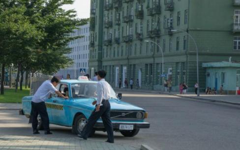 1952年沃尔沃卖给朝鲜的车,朝鲜人买100台沃尔沃的故事