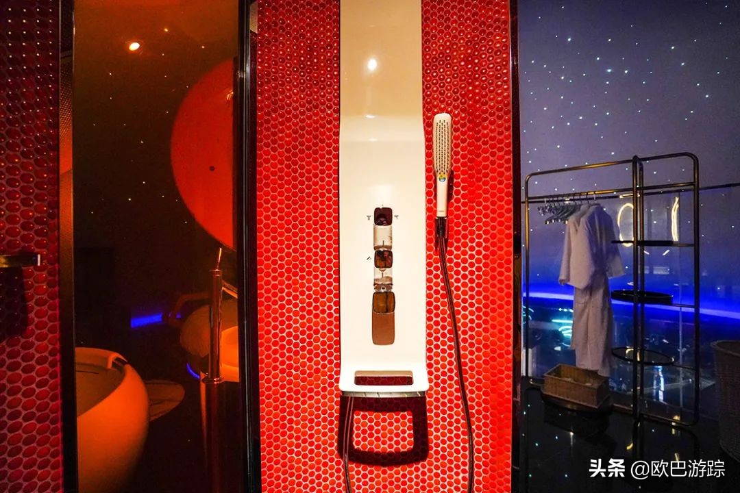 上海东方明珠塔里藏了一个酒店,你知道东方明珠有个酒店吗