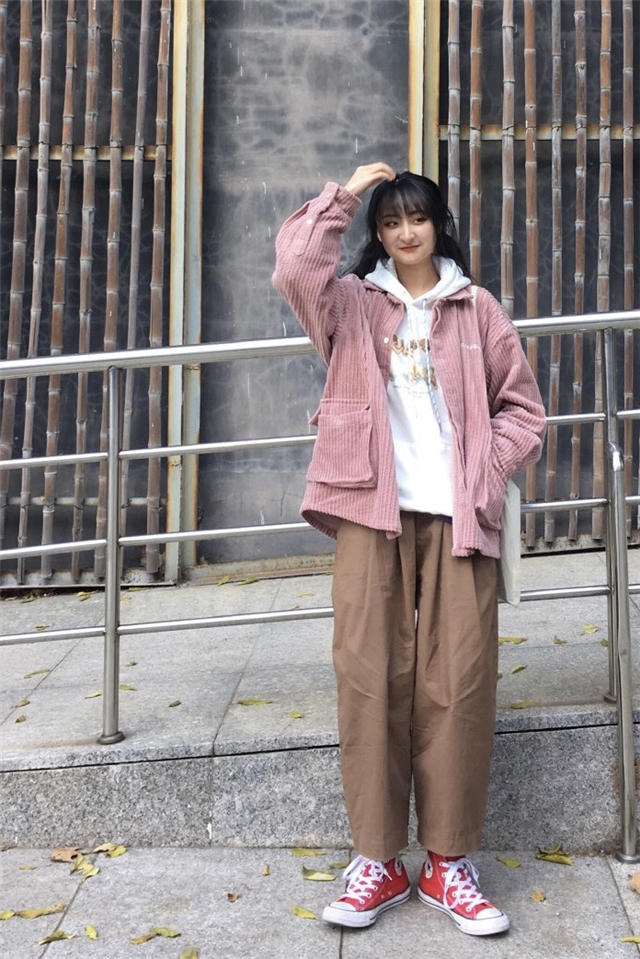 40岁女人要怎么穿才显得高贵大方,40岁的女人怎么穿才简约干练