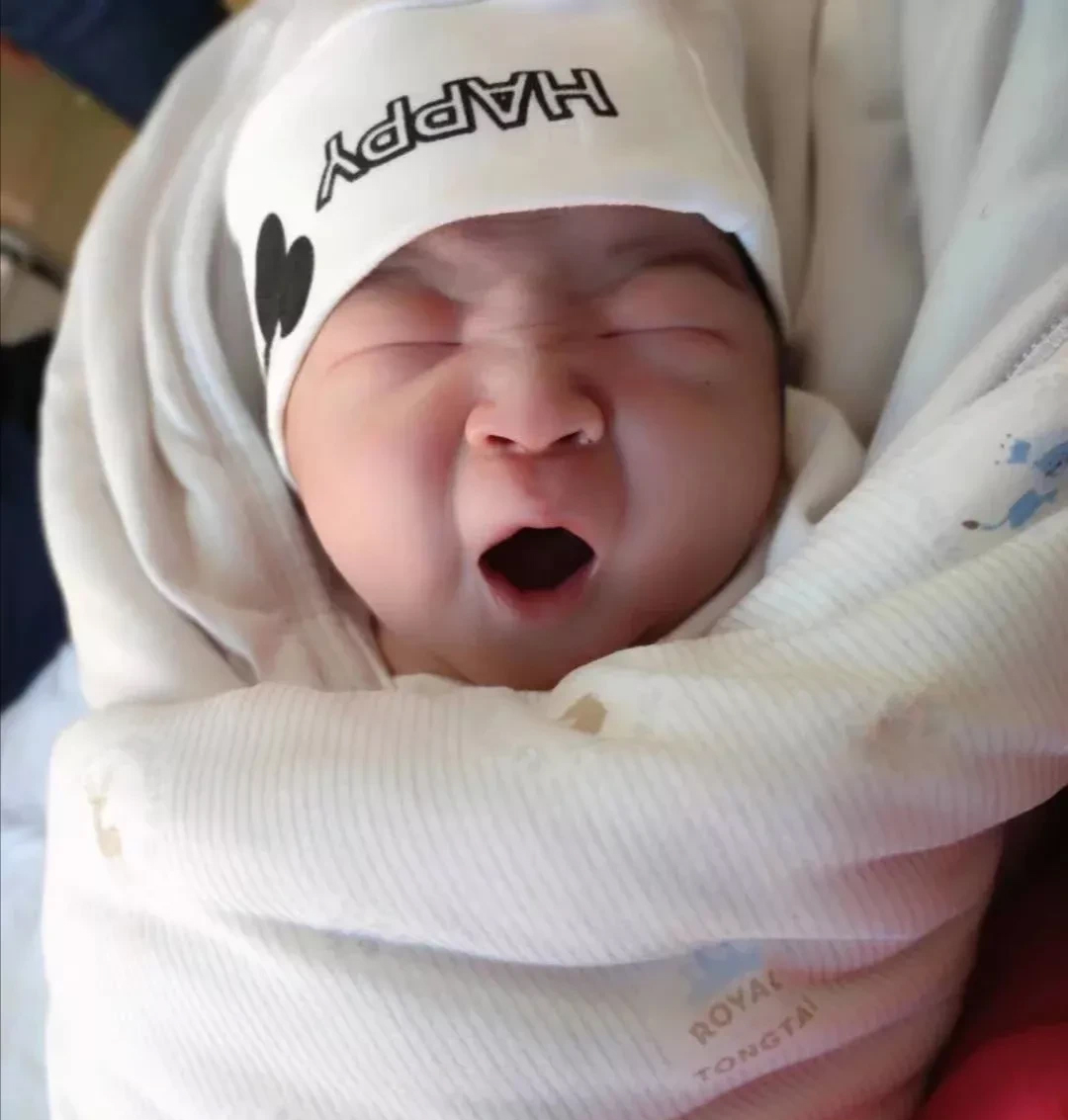 如何改掉宝宝一哭就吃奶的习惯,宝宝哭能一直吃奶吗