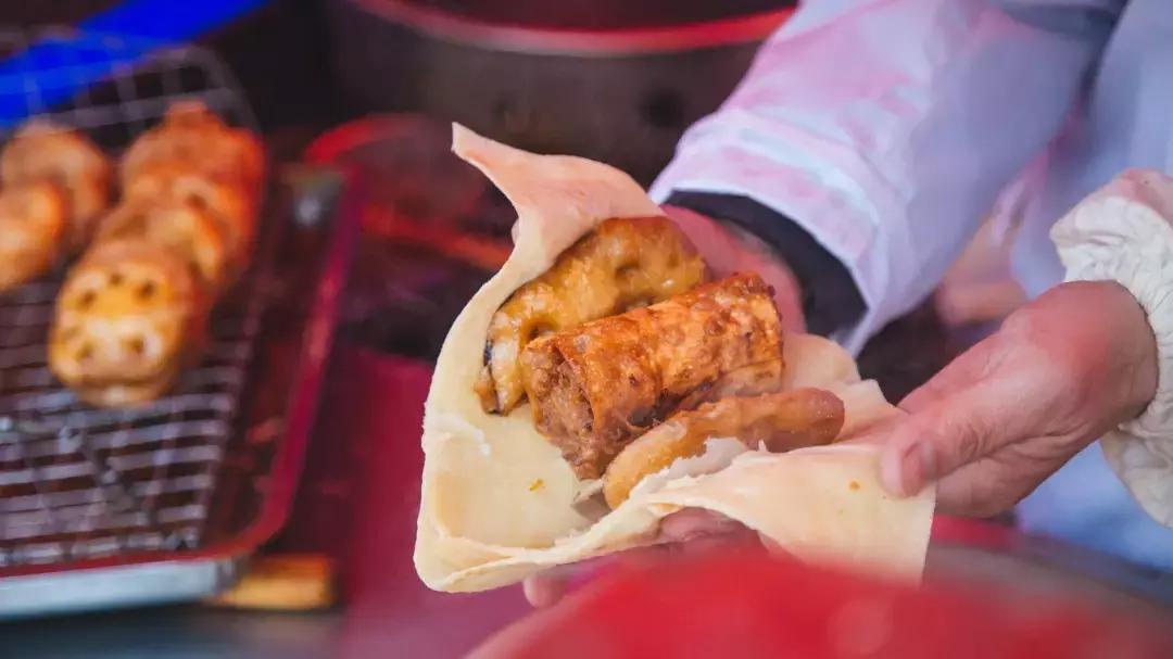 天津特色小吃被称为津门三绝 (天津风味小吃中的三绝之一)