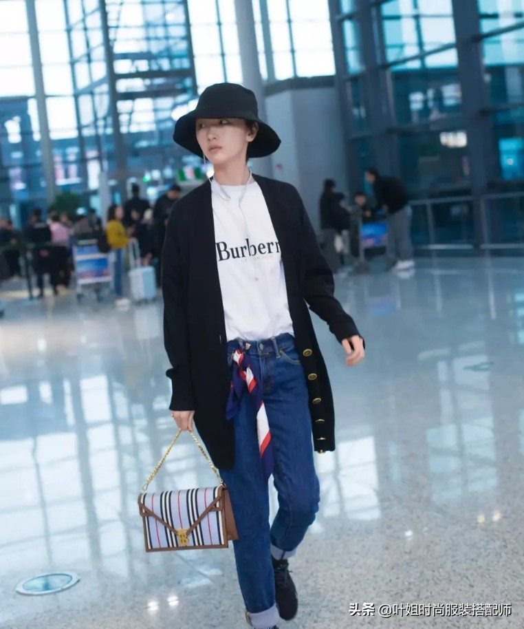 丝巾新花样美出高级感丝巾搭配,怎样选最好质量的丝巾好看又洋气