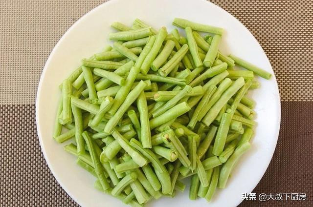 怎么炒酸豇豆好吃又简单视频,开胃豇豆下饭菜制作方法