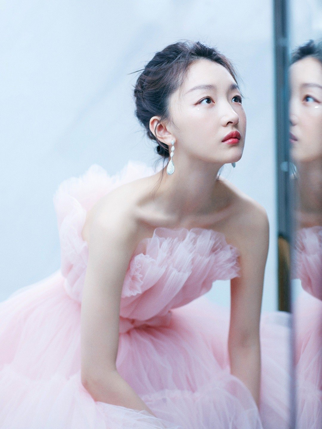 周冬雨身高162是真的吗,周冬雨162度穿衣打扮