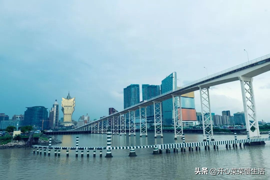 珠海第一座桥珠海大桥 (建造香港澳门珠海大桥花了几年)