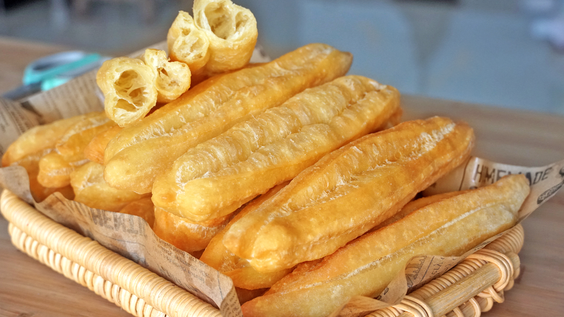 香酥小油条做法不用任何添加剂,家庭自制油条的小窍门