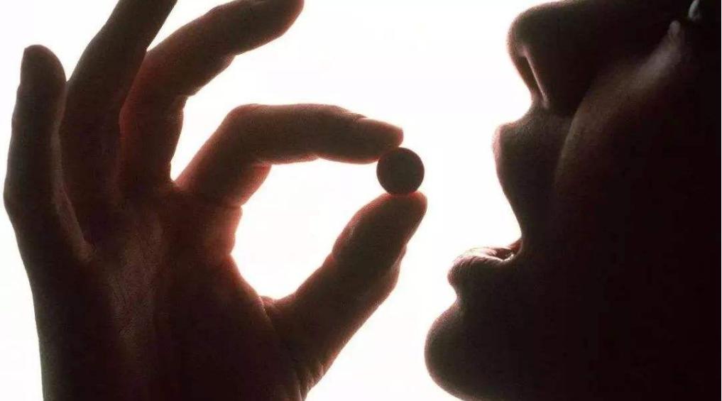 被红火蚁咬伤怎么治疗,男子被红火蚁咬伤民警紧急送医