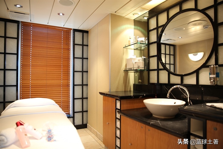 邮轮旅游餐食免费吗,游轮上吃喝玩乐都免费吗