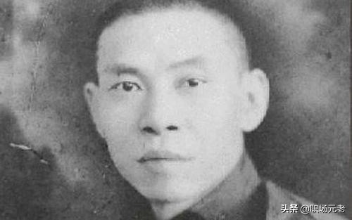 打小报告出卖兄弟，砍下兄弟无名指交差，没有谁的发家史是光明的