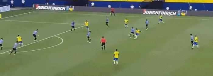 世预赛南美区积分榜，巴西第10胜，阿根廷1-0，3队只差1分争第3