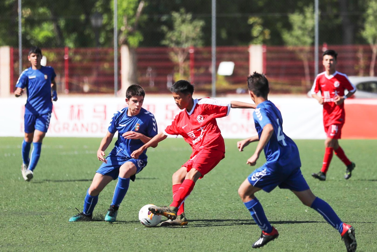 许家印谈恒大足球,许家印马德里探球