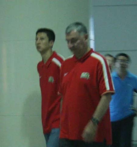 尤纳斯评价赵继伟,亚洲第一控卫郭艾伦展现精彩球技