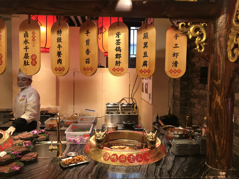 谢霆锋成都打卡百年老店,谢霆锋打卡上海网红店