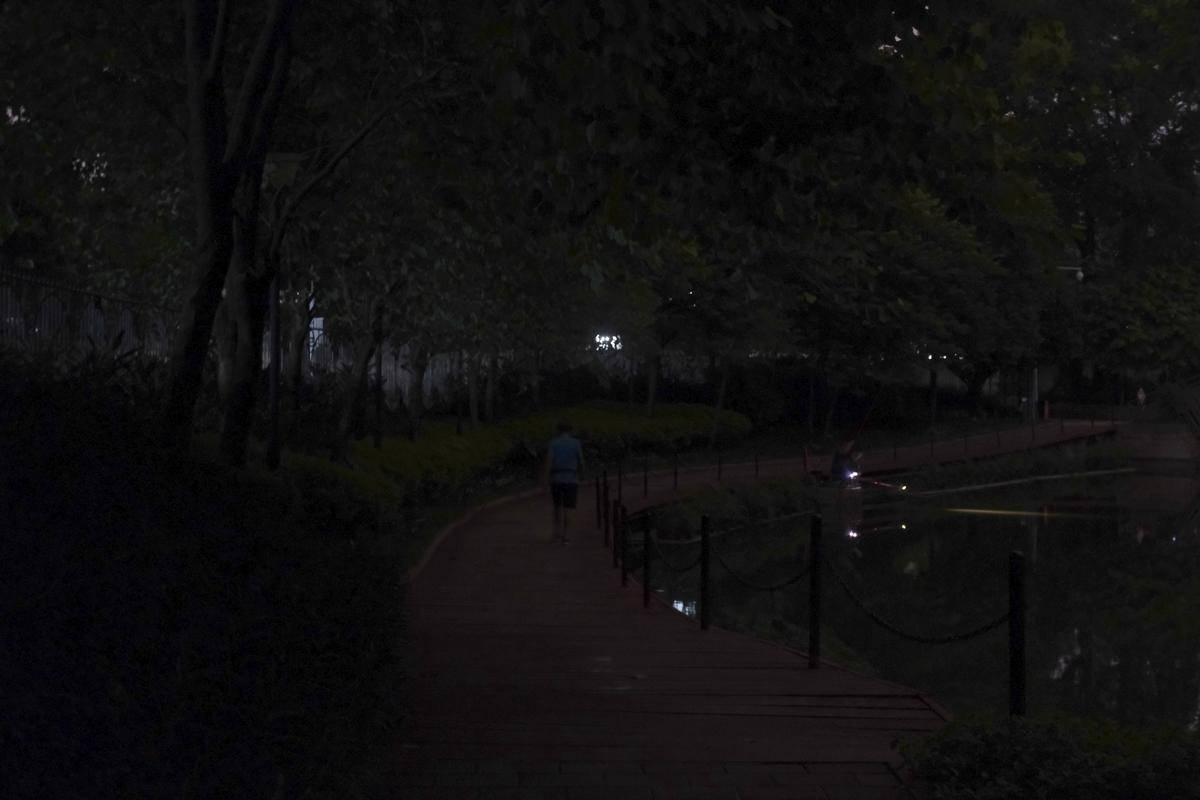 zmi随身强光手电筒充电宝,mini强光手电筒