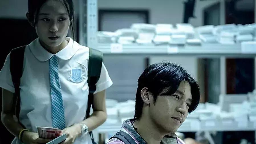 鍦ㄩ娓仛姘村,鍑虹敓鍦ㄩ娓敓娲诲湪骞夸笢