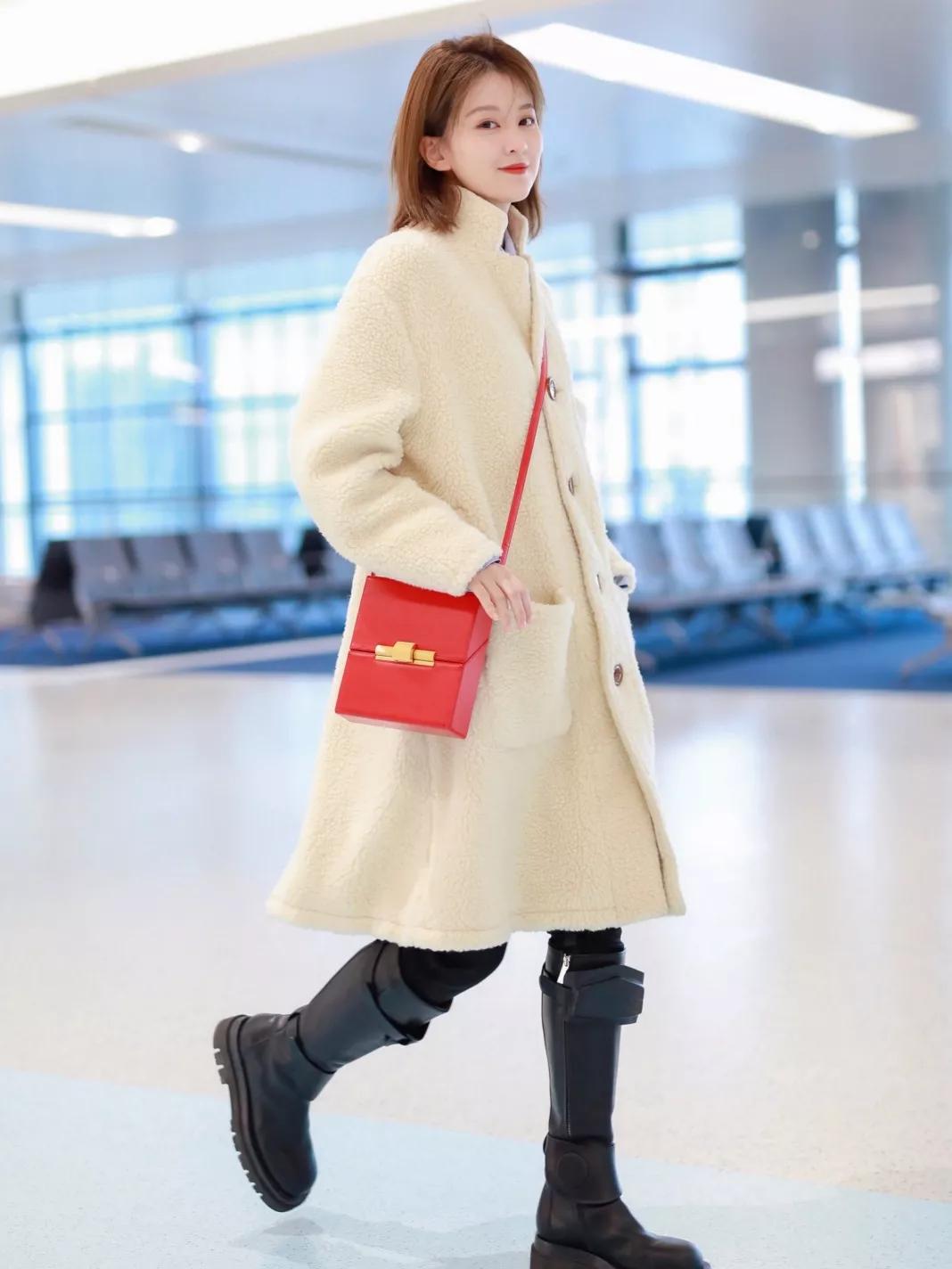 乔欣的包能装下什么,乔欣真的很有钱吗