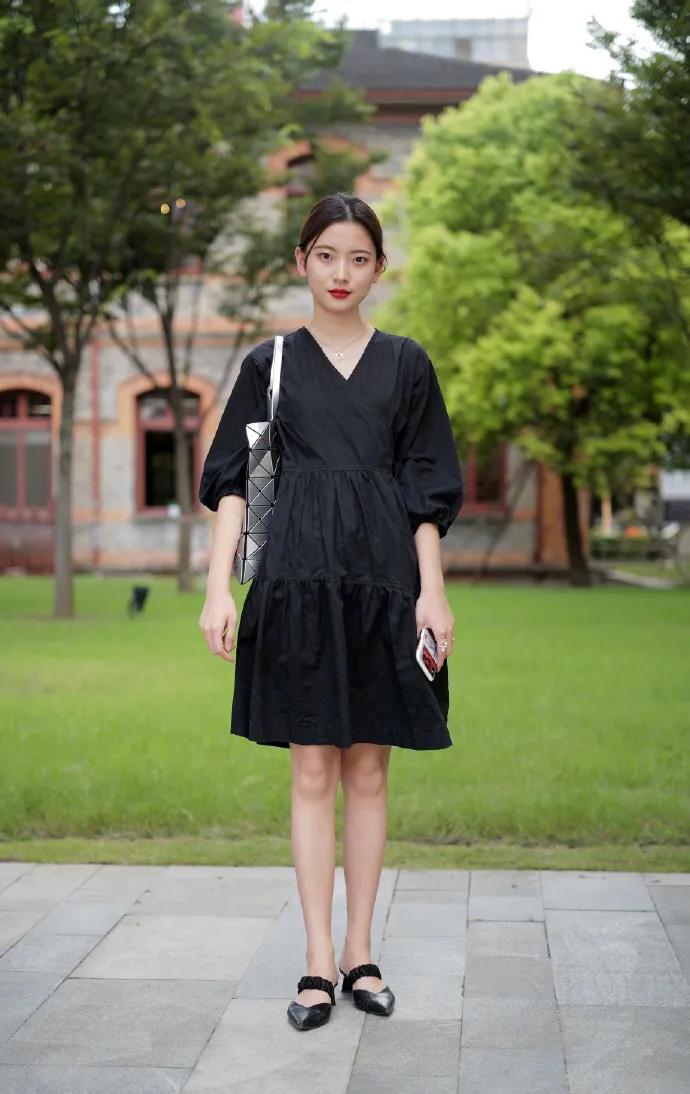 最具夏日气息的三宅一生购物袋8套示范穿搭