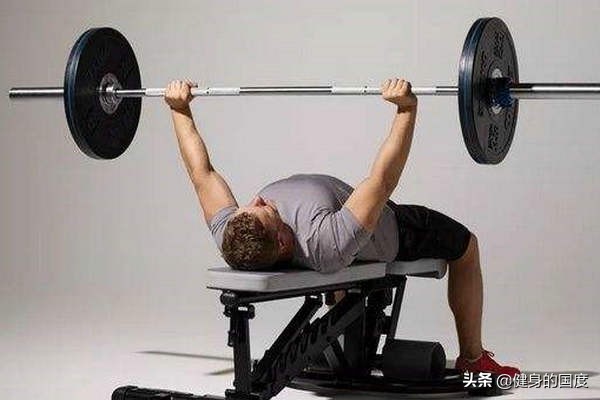 为什么卧推有一边胸感觉差,卧推怎么判断有没有效果