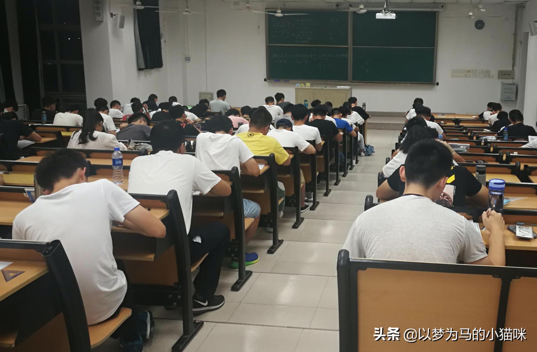 高考成绩差选什么专业就业前景好,2022高考选什么专业就业前景最好