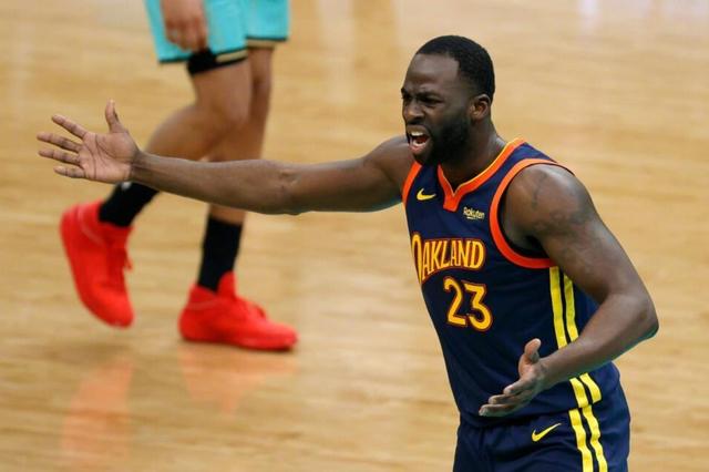 坑勇士!夺冠核心变毒瘤,球场恶习引起公愤,球迷:交球场