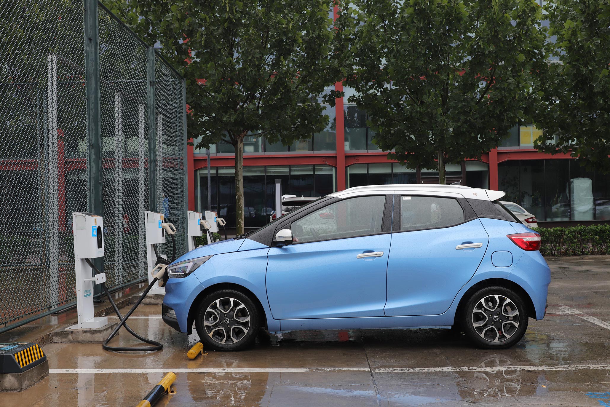 江铃新能源易至Ev3,纯电动车易至