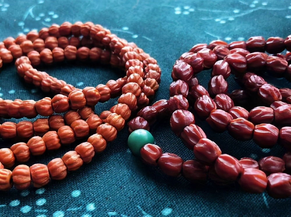 文玩金刚菩提手串保养,蜜蜡手串佩戴和保养方法