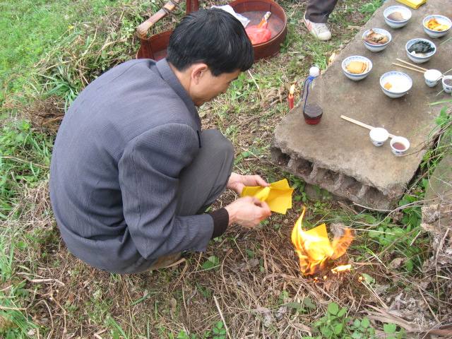 俗语“十月初一阴，柴炭贵如金”，今冬是冷是暖，看老农的预测