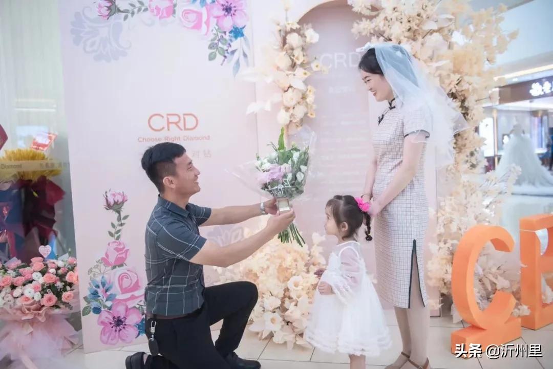 为真爱选对钻克徕帝泰盛广场店盛大绽放定制美妆蛋免费送