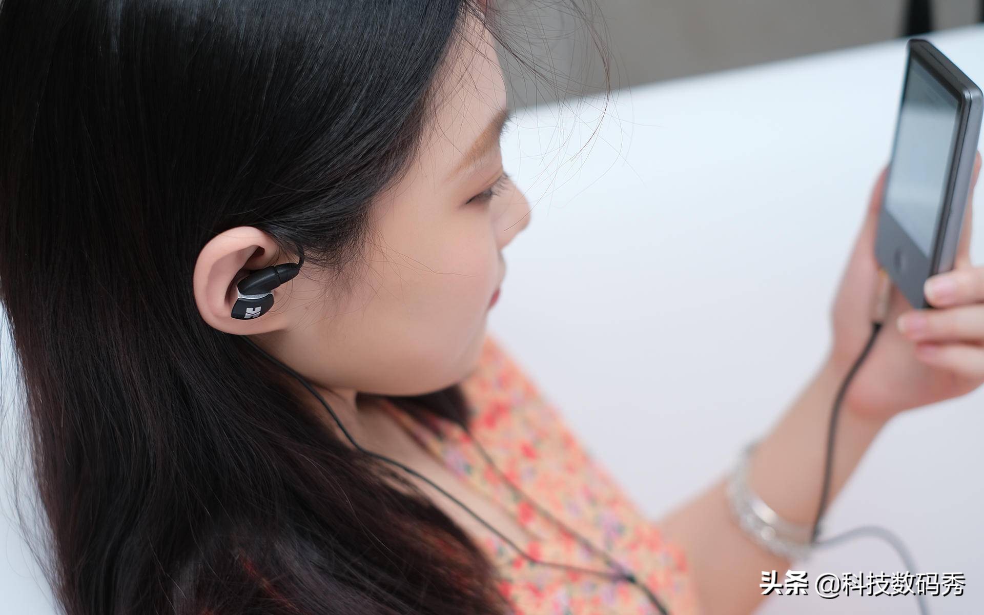 为了匹配这款HIFIMANRE2000，我搬出了十年前的台电“石榴姐”