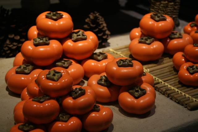 柿子可不可以和牛奶一块吃,柿子能和牛奶一起吃吗会结石吗